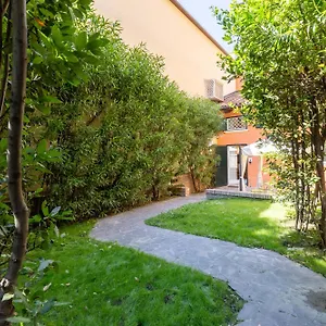 Isaia Garden -private Garden Bath Bolognarooms Bologna